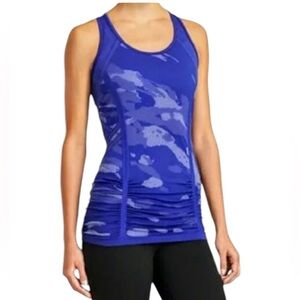 Athleta Fastest track camp tank top blue camo‎ Small T strap back ruched
